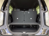 アイデア次第でいろいろな使い方ができる広くて使い勝手のいい荷室。