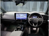 デザインもよく、居心地のよい運転席ですね。分かりやすいスイッチ類ですから操作もしやすく運転をサポートします。