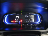 必要な情報が見やすく配置されたメーターで、運転中の確認がしやすい造りです。