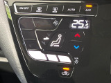 【オートエアコン】一度お好みの温度に設定すれば、車内の温度を検知し風量や温度を自動で調整。暑い&hellip;寒い&hellip;と何度もスイッチ操作をする必要はありません。快適な車内空間には必須の機能ですね♪