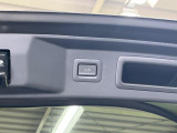 【パワーバックドア】スマートキーや運転席のボタンを押すだけでリアゲートが自動で開閉します!荷物を持っている時や、高い位置にあるバックドアを閉める際に便利な機能です♪