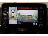 車両を上から見たような映像表示するパノラミックビューモニター付き!