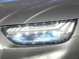 ●LEDハイビームが多数独立で存在し、ハイビーム時に対向車や前方を走る車の部分をロービームに切り替えが可能!!シーケンシャルウインカーも装備!!