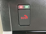 急病時や危険を感じた時、SOSコールスイッチを押すと専門のオペレータに繋がって、警察や消防への連携をサポートしてくれます。また、万が一の事故発生時には、エアバッグ展開と連動して自動通報します。