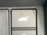 【パワーバックドア】スマートキーや運転席のボタンを押すだけでリアゲートが自動で開閉します!荷物を持っている時や、高い位置にあるバックドアを閉める際に便利な機能です♪
