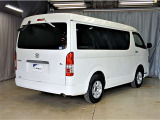 Toyota Safety Senseや車線逸脱警報、パノラミックビューモニターなど安全装備も揃っており、ファミリーやグループでの移動も安心です