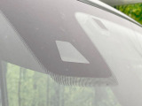【三菱e-Assist】走行中に前方の車両等を認識し、衝突しそうな時は警報とブレーキで衝突回避と被害軽減をアシスト。より安全にドライブをお楽しみいただけます。