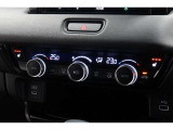 運転席と助手席の温度設定の変更が可能な左右独立タイプのデュアルエアコンです♪♪♪暑がりな人・寒がりな人も誰もが車内を快適にお過ごしいただけます♪♪♪
