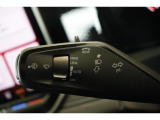 スマートエントリー&スタートシステムは、キーを操作することなくドアロックの開閉やエンジンの始動停止が可能なシステムです。ポケットや鞄の中にキーを入れていても感知します。