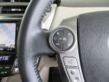 ステアリングスイッチは前方から目を離すことなく操作することが可能。わき見運転の防止に。