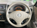 インテリアに合わせたデザインのステアリングは、運転される方のことも考え、運転しやすい形状、大きさです。是非一度、実際に触ってお確かめください。