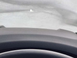 必要な情報を投影するヘッドアップディスプレイ(運転席前のガラス等に車速やナビ情報を投影する機能)。視線移動を抑え、速度やナビのルート案内、安全警告を直感的に確認。長距離運転でも疲れません。