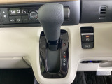 発進時から滑らかに加速する無段階変速のCVTはストップ&ゴーの多い街の中も快適です