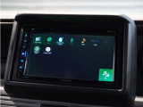【ディスプレイオーディオ】普段スマホで聴いている音楽も車内スピーカーで聴けます。スマホをつなぐには別途、ケーブル等が必要です。