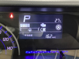 インフォメーションディスプレイには車両の様々な情報を表示いたします。