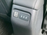 後席にもUSBポートはお出かけの時はもちろん万が一の災害の時に携帯電話など充電可能。