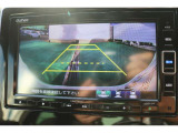 バックカメラを搭載しておりガイドラインも表示されますので車庫入れも安心ですね♪
