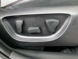 パワーシート搭載。微妙な調整が手軽にでき、最適なポジションで運転することが可能です。
