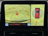 真上から見下ろしたような視点で車とその周囲を確認出来る画面と、車両後方を映し出すバックモニター画面の2つを表示してくれます。