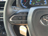 ステアリングスイッチ付きで運転中、前方から目線をそらすことなく、オーディオ等の操作が可能です!