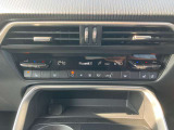 車内快適オートエアコン。物理スイッチで操作性も良好です