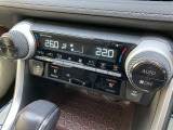 オートエアコン付き!車内温度を設定すると、風量を自動で調節してくれます。