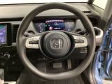 オーディオのチャンネル変更やボリュームなどの操作スイッチの他にレフトセレクターホイールがついています。中央部を指先で上下に動かすことで、マルチインフォメーション・ディスプレイの各表示が確認できます。