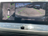 クルマの上から、見下ろしているかのような映像で周囲の状況を確認できます。狭い駐車場や駐車が苦手な方でも安心。