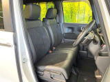 運転席シート廻りは使用感も少なく、良好な状態となっています。前オーナー様が丁寧に使っていたことがよくわかりますね。