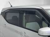 【サイドバイザー】雨の日も気にせず換気ができます。雨の日の喫煙時が非常に便利です。