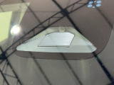 ホンダセンシングのカメラにより標識認識機能や先行車発進お知らせ機能に誤発進抑制機能と車線維持支援に設定した車速内で適切な車間距離を保ってくれる安全・快適機能搭載の先進システムです