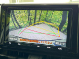 【バックカメラ】駐車時に後方がリアルタイム映像で確認できます。大型商業施設や立体駐車場での駐車時や、夜間のバック時に大活躍!運転スキルに関わらず、今や必須となった装備のひとつです!