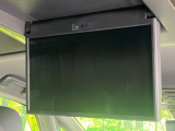 【フリップダウンモニター】大画面モニターで後席でもエンタメをお楽しみいただけます。小さなお子様にも大人気の装備です♪