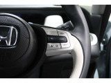 Hondaセンシングの機能のひとつ、アダプティブクルーズコントロール付!アクセルから足を離しても設定したスピードと前車との車間を保ち走行してくれます!車線維持もアシスト☆高速道路で疲労軽減ですね☆