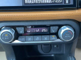 オートエアコンは、温度や風量を自動で調整してくれるため、運転に集中でき、疲労軽減にもつながります。また、車内の温度を一定に保つことで、結露やカビの発生を防ぐ効果もあります。