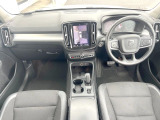 XC40 T4 AWD モメンタム 4WD 