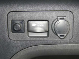【電源コンセント】非常時やキャンプなどに役立つAC100V/1500Wコンセント付きです。