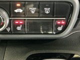 運転席/助手席シートヒーターで寒い日もすぐに温かくなり快適に過ごせます。2段階の温度調整が可能です