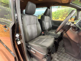 運転席シート廻りは使用感も少なく、良好な状態となっています。丁寧に使われていたことがよくわかりますね。