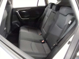 中古車をキレイで気持ちよくお乗りいただけるよう、エンジンルームからシートを外した洗浄まで、目に見えない部分も徹底的に洗浄しています!
