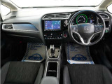 運転にかかわる様々な操作を安全に行えるように視点移動が少なく、操作性に配慮されたスイッチ類が凝縮されたコクピットです。