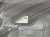 【ホンダセンシング】走行中に前方の車両等を認識し、衝突しそうな時は警報とブレーキで衝突回避と被害軽減をアシスト。より安全にドライブをお楽しみいただけます。