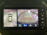 全方位モニターは、前後左右4か所に設置したカメラの映像を合成し、車を真上から見ているような俯瞰映像を画面に映し出すシステムです!