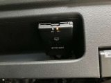 ETC車載器付きです♪高速道路をスイスイと通過!で、キャシュレス!クルマは料金所をノンストップで通過することができます☆