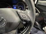 【ステアリングスイッチ】運転中に視線を前に向けたまま画面の操作できます。