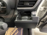 運転席と助手席には、回転式のインパネカップホルダーが装備されています。