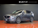 中古車専門再生工場にて熟練専任スタッフが丁寧に清掃、仕上げを実施しております。また、お客様に安心してご検討いただける様、公取協が定める基準に基づき車両検査を実施し、車両状態評価証を発行しております。