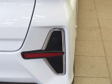 車庫入れなどで役立つコーナーセンサー付きです。