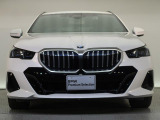 【キドニーグリル】BMWの代名詞。一目見ただけでBMWであると認識できる確固たるアイコンとして存在感を放ちます。