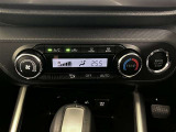 エアコンはオートエアコン付きになります。お好みの温度設定にすれば車内の温度を検知し自動で調整してくれます。暑い日は寒い日は特にオススメです♪